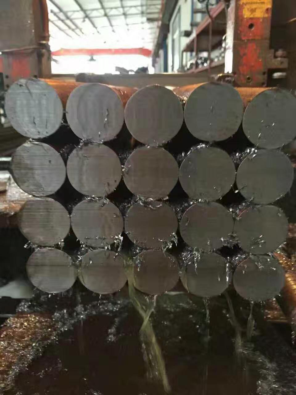 切實心圓鋼圖片（piàn）.jpg